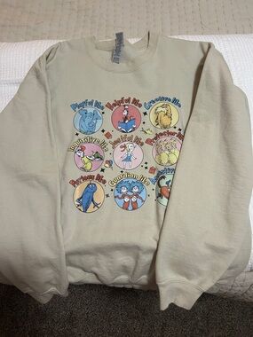 Gildan Cream Crewneck De. Seuss Sweatshirt medium